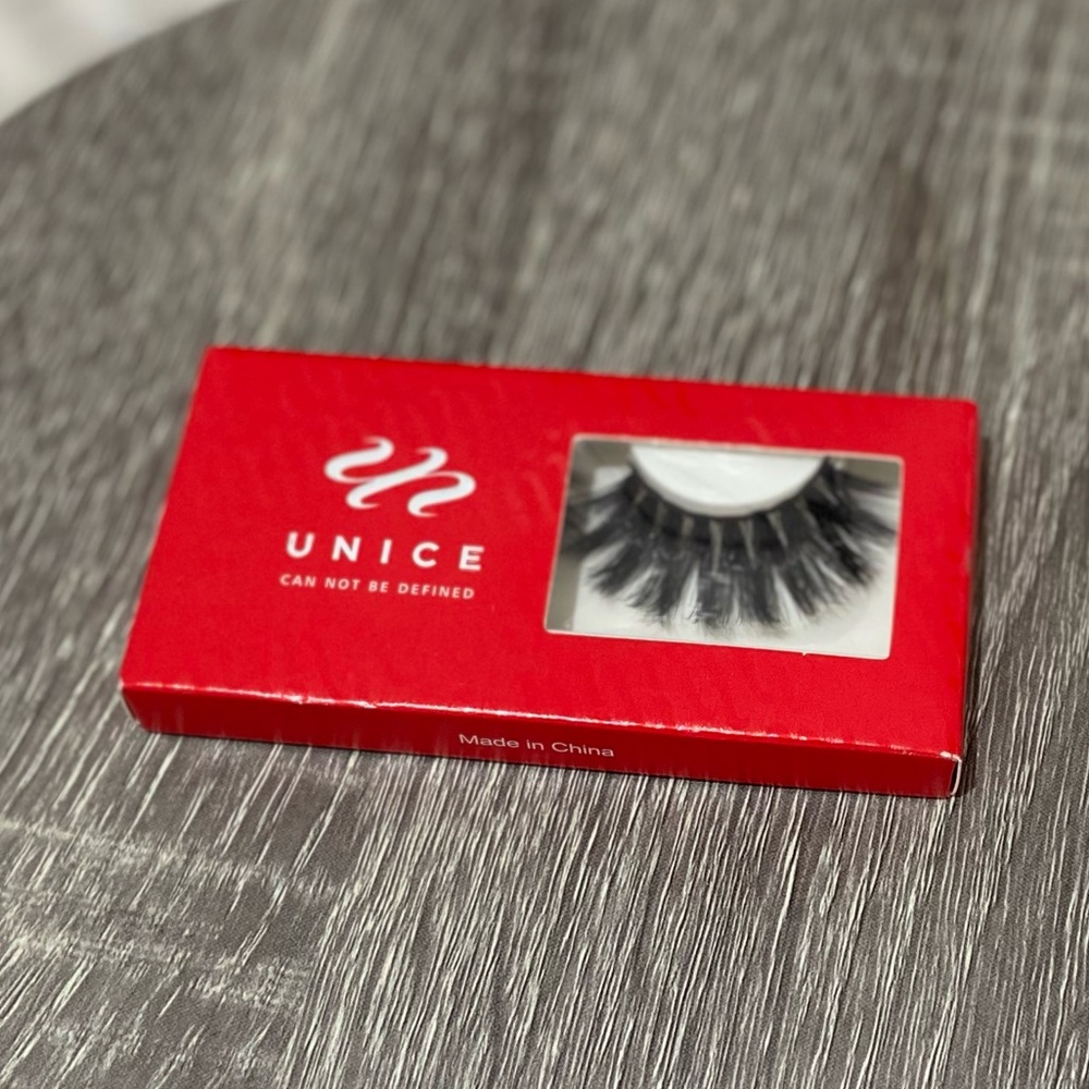 Eyelashes that have the DRAMATIC look.  They are very full & beautiful